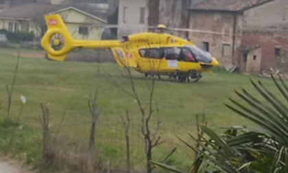 12enne cade dal balcone di casa, sul posto interviene anche l'elisoccorso