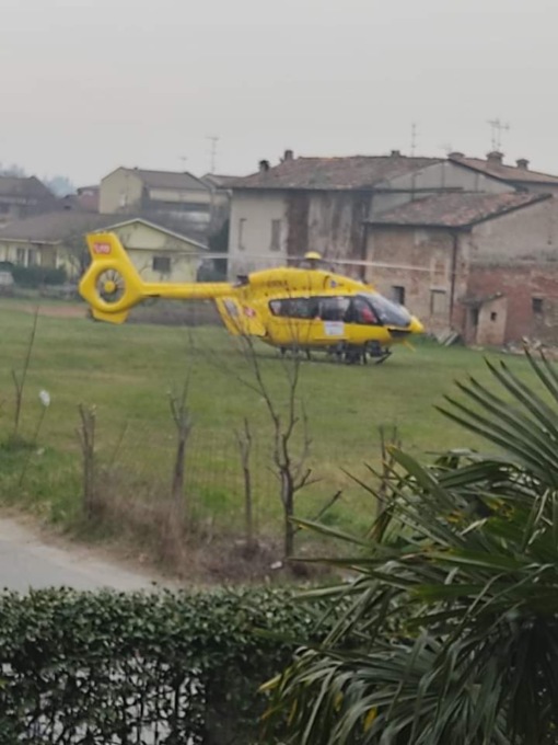 12enne cade dal balcone di casa, sul posto interviene anche l’elisoccorso