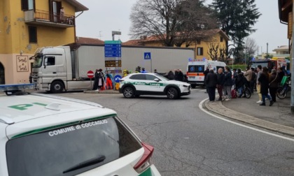 Investita da un camion, grave un’anziana