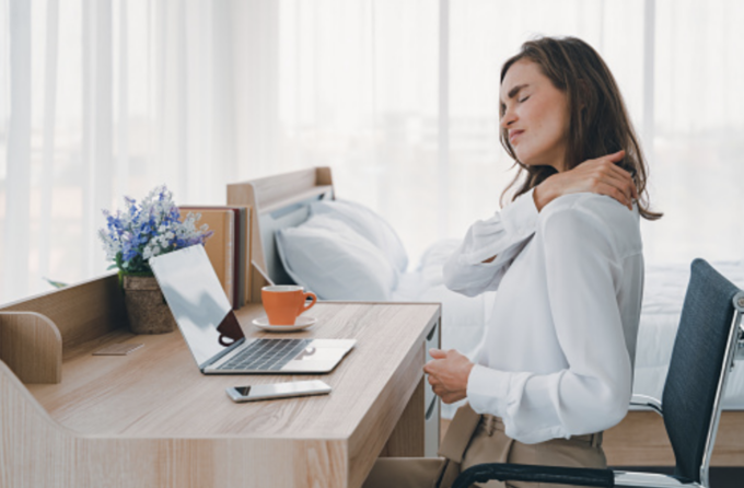 Dolore cervicale: il dottor Matteo Giannini spiega come trattare la cervicalgia