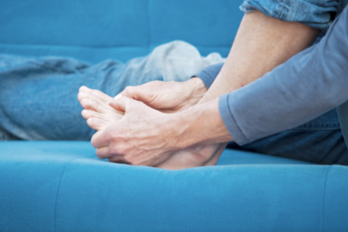 Dolore all’esterno del piede? Cosa fare in caso di frattura del quinto metatarso