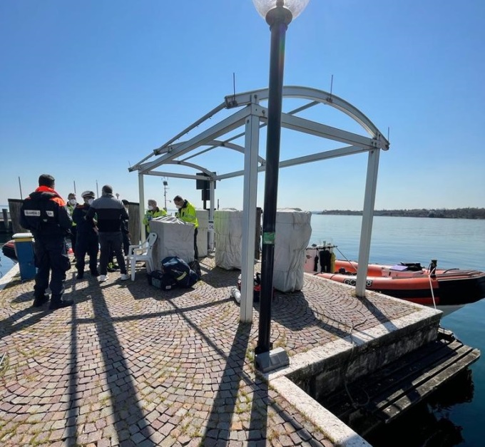 Guardia Costiera, recuperato il corpo senza vita di una giovane donna dalle acque del lago