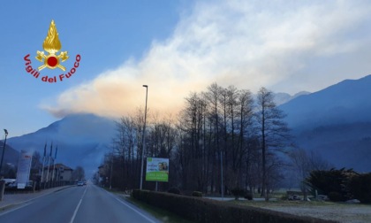 Divampano le fiamme in Valcamonica, intervento a oltre mille metri