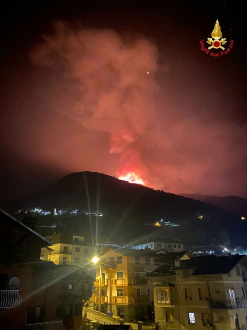 Fiamme nel Bresciano, interventi di spegnimento a Vezza d’Oglio e Valvestino