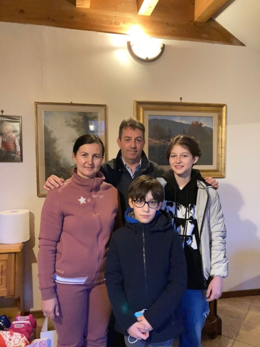 Il sindaco accoglie i rifugiati nella casa della madre