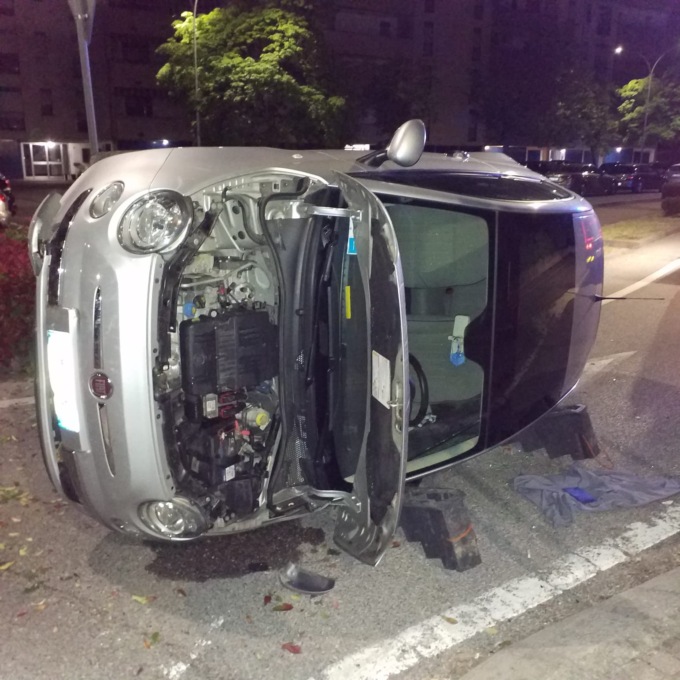 Auto fuori strada a Palazzolo