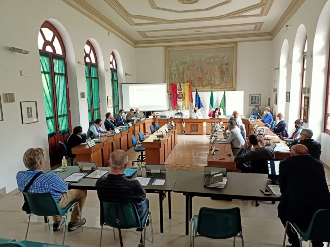 L’ultimo Consiglio comunale della giunta Zanni: la commozione del sindaco