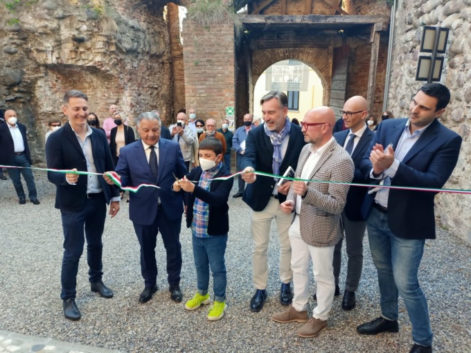 Taglio del nastro per la mostra «Il tempo nel tempo»