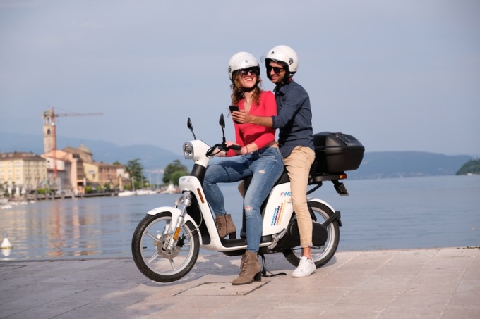 Garda Uno, con Eway riparte il noleggio di motorini elettrici