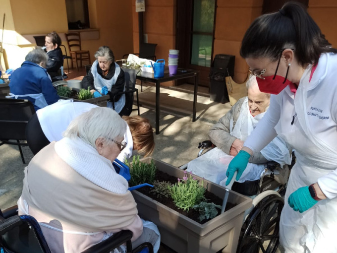 Giardinieri per un giorno in Rsa con l’ortoterapia