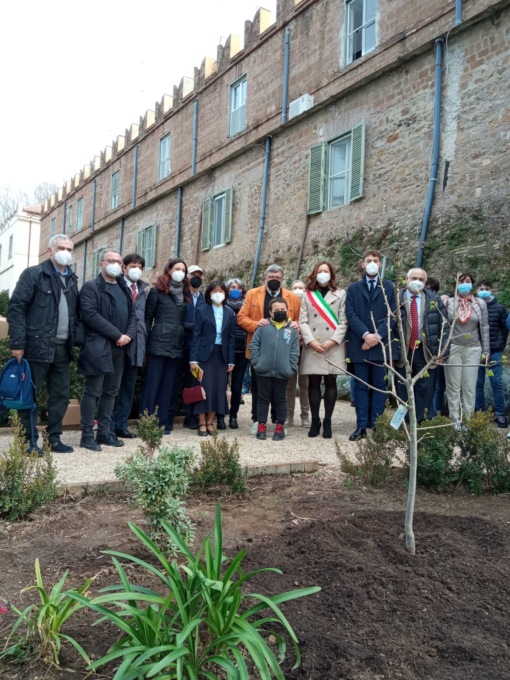 Da Castegnato al Presidente donato un kaki in segno di pace e resistenza