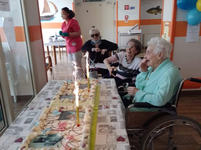 Grande festa per i 101 anni di nonna Flora Mangerini