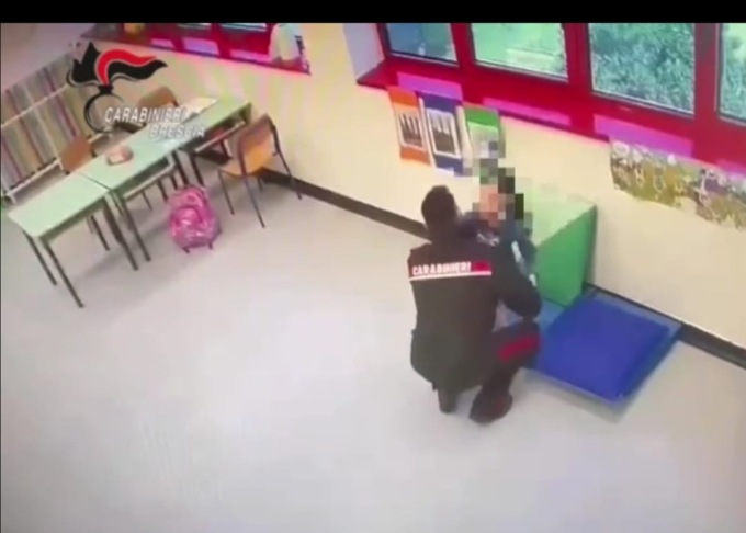 Maltrattamenti a minore disabile, assistente scolastico arrestata in flagranza di reato