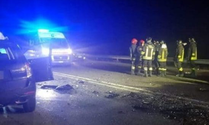 Incidente in A21: 11enne muore sbalzato fuori dall’auto, il papà esce per salvarlo ma rimane travolto e ucciso