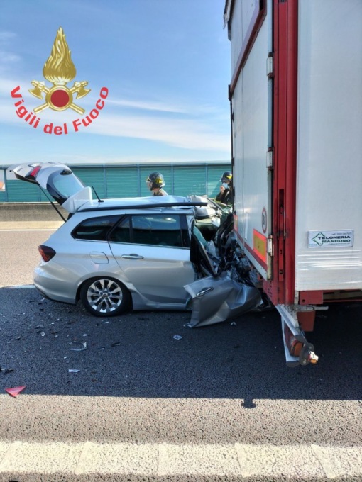 Incidente in A4, intervengono i Vigili del Fuoco