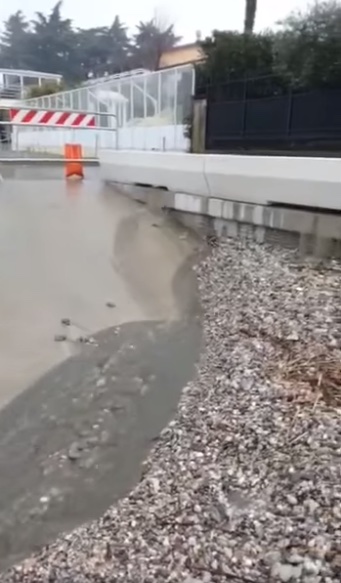 Scarichi fognari sulla passeggiata a lago