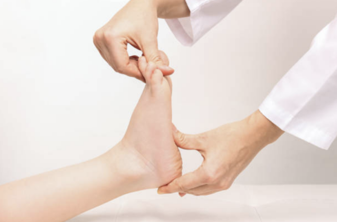 Piedi piatti, come riconoscerli e come curarli