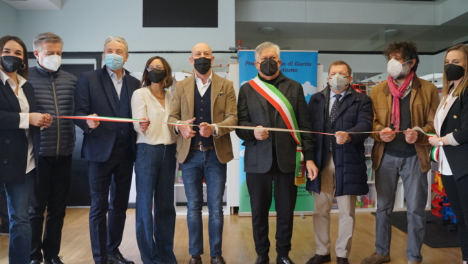 Taglio del nastro al Centro ABA del Garda