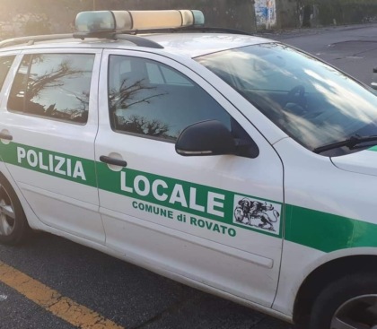 Rovato, ruba 14 panetti di burro alla Conad e aggredisce vigilante e direttore: arrestato 55enne