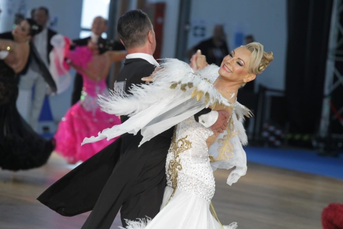 Campionati italiani di danza sportiva: due coppie ospitalettesi trionfano nel week-end