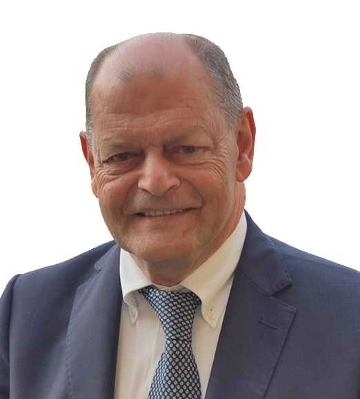 Insulti che corrono sui social e sui muri della città, nel mirino il candidato sindaco