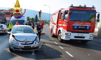 Incidente a Brescia, tre persone coinvolte: l'intervento dei Vigili del Fuoco
