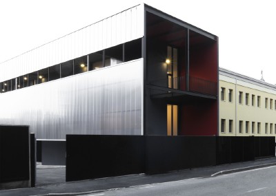 Danni alla nuova ala della scuola, contenzioso tra Comune e ditta