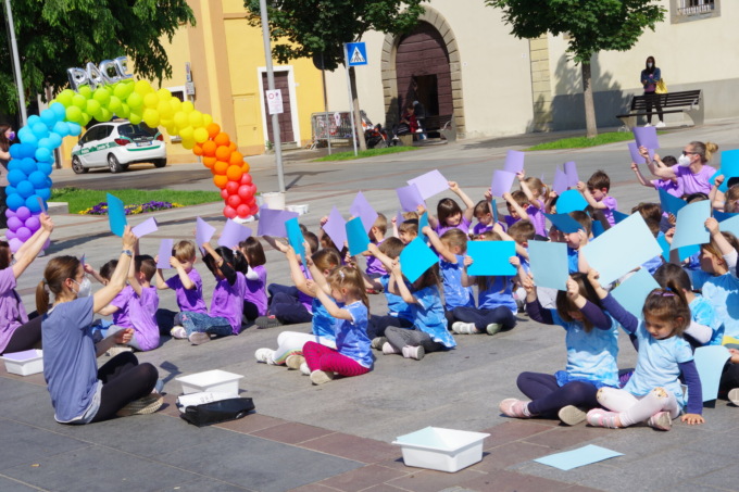 A Rudiano un arcobaleno sboccia nel nome della pace