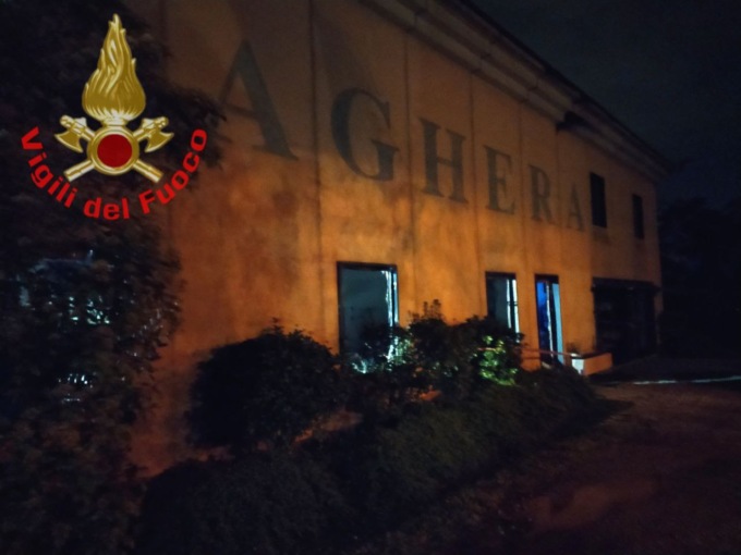 Incendio a Calcinato, in attesa del bilancio dei danni il capannone è stato dichiarato inagibile