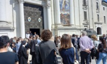 Un Duomo gremito per l'ultimo saluto alla 15enne Anna Ludovica