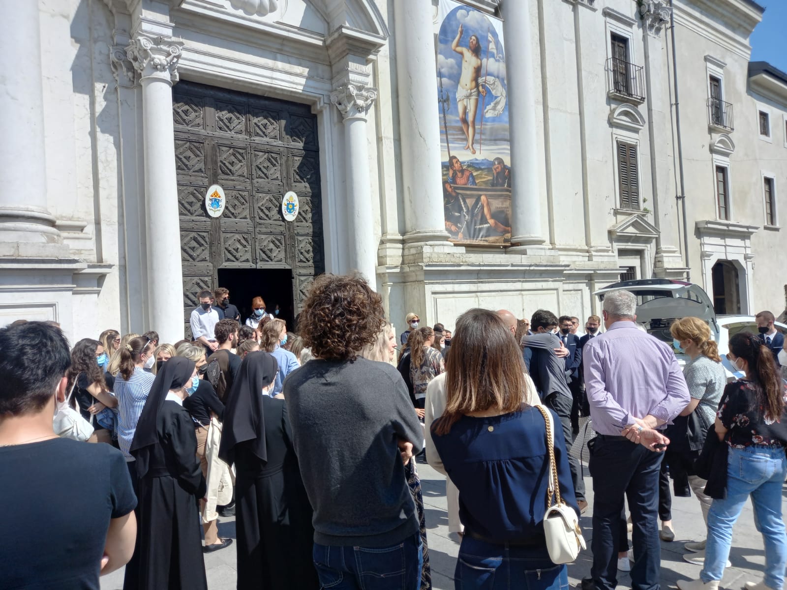 Lonato Del Garda Un Duomo Gremito Per L ultimo Saluto Alla 15enne Anna 