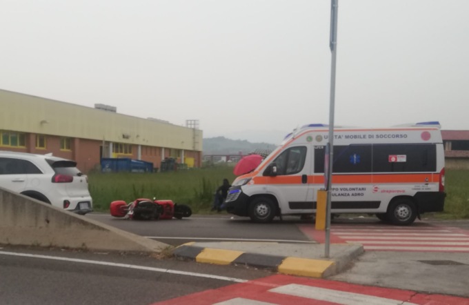 Scontro tra auto e moto, scatta il codice rosso