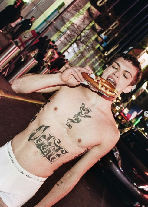 Blanco in giro per New York….in mutande