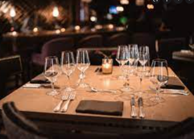 Non vogliono pagare il conto e minacciano i militari: scattano le manette