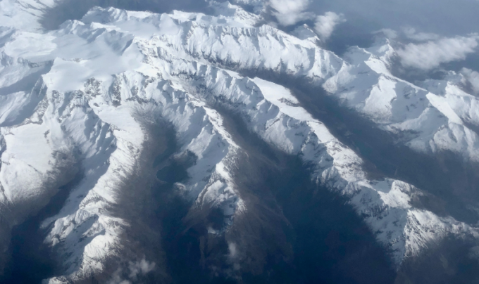 Sull’Adamello si forma un lago di acqua sciolta, interviene il Codacons
