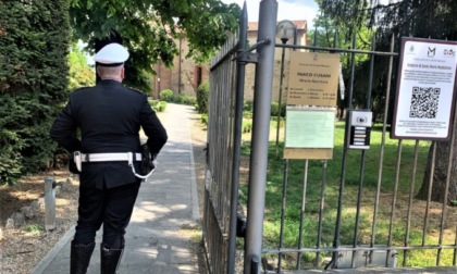 Facevano sesso in pieno giorno in luogo pubblico, denunciati due minorenni