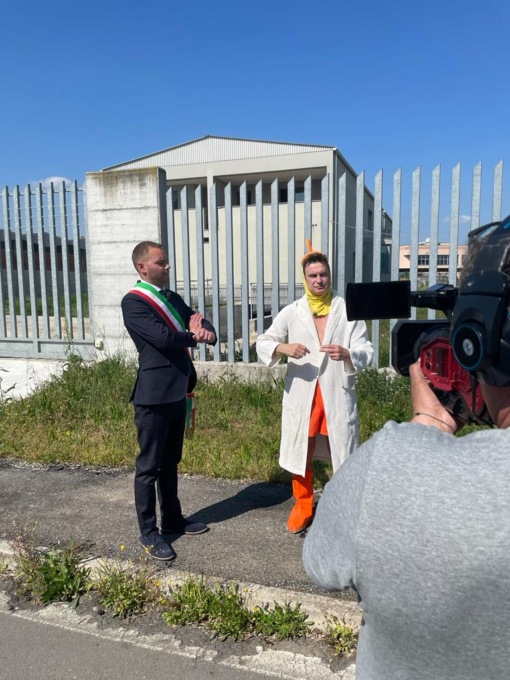 Caserma dei carabinieri ferma da secoli: il sindaco si rivolge a Striscia La Notizia