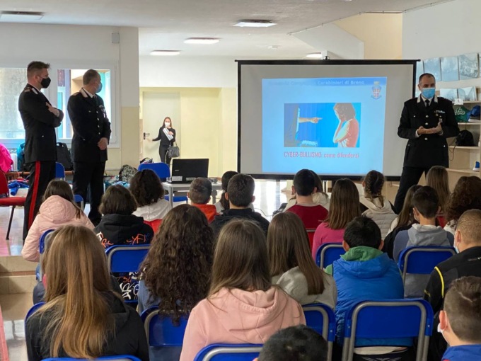 Educazione civica e cultura della legalità, i carabinieri incontrano le scuole