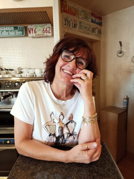 Una vita dietro il banco del bar: «Gabry» saluta i suoi clienti