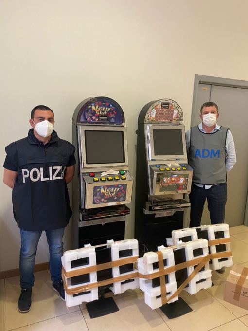 Gioco illegale: sequestrate tre apparecchiature per gioco on line e intrattenimento