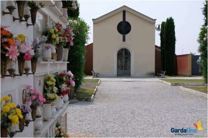 Terminerà a fine mese il restauro della cappella del cimitero