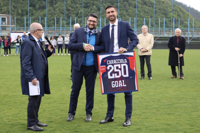 Andrea Caracciolo, l’omaggio per i suoi oltre 250 gol in carriera