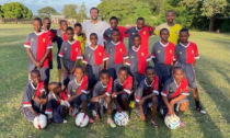L'ex centravanti della F.C. Lumezzane veste di rossoblù i bimbi della Tanzania