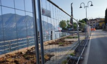 Cantiere sul lungolago: i turisti storcono il naso