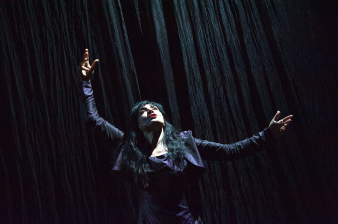 Elena Bucci nel Chiostro di Santa Chiara