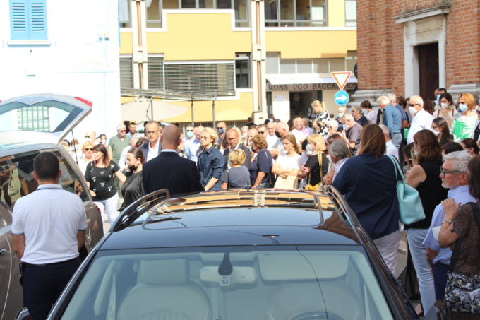 Bagnolo Mella si è fermato per l’ultimo saluto ad Antonella Castelvedere