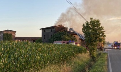 Un altro incendio a Montichiari: a fuoco la cascina Bornate