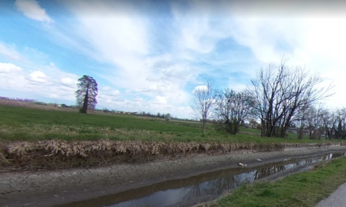 Manomette le paratie del Naviglio per irrigare i suoi campi, denunciato