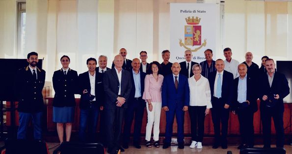 Consegnate le medaglie di commiato ai poliziotti ora in pensione