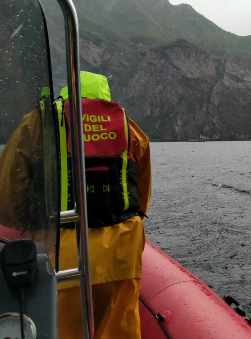 Diportista in panne, interviene la Guardia Costiera